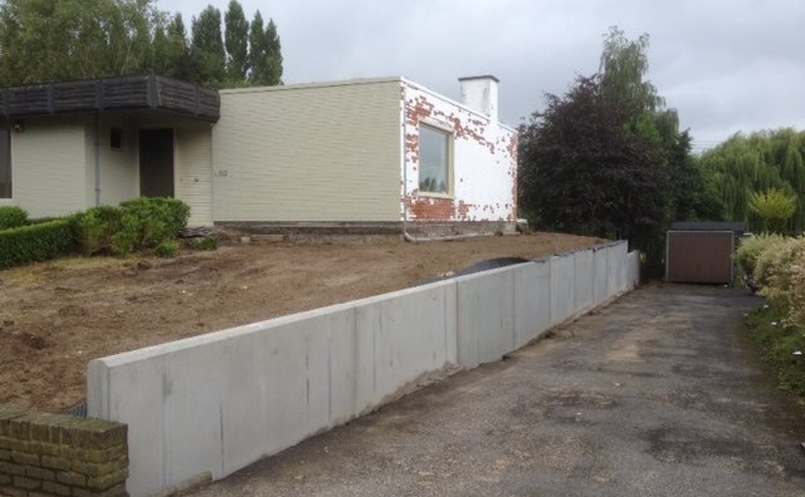 Omgevingsaanleg: plaatsen keerwanden