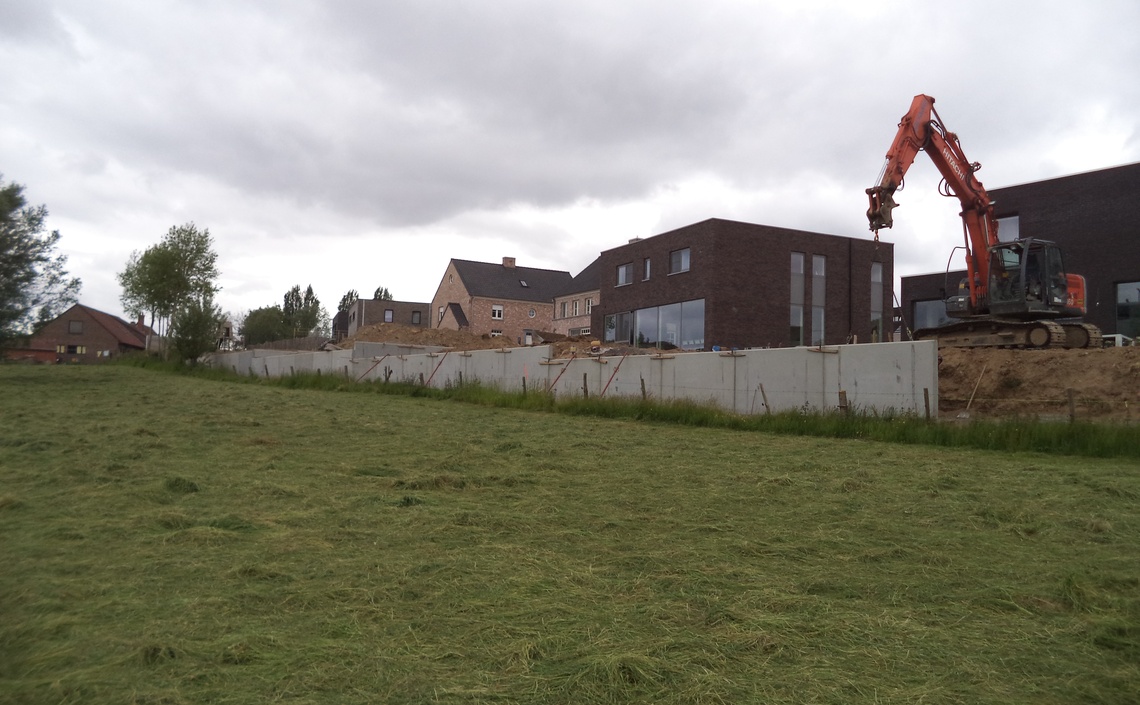 Omgevingsaanleg: plaatsen keerwanden