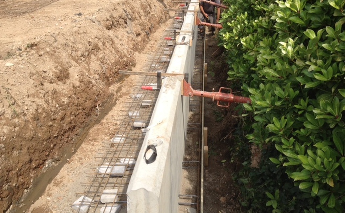 Omgevingsaanleg: plaatsen keerwanden