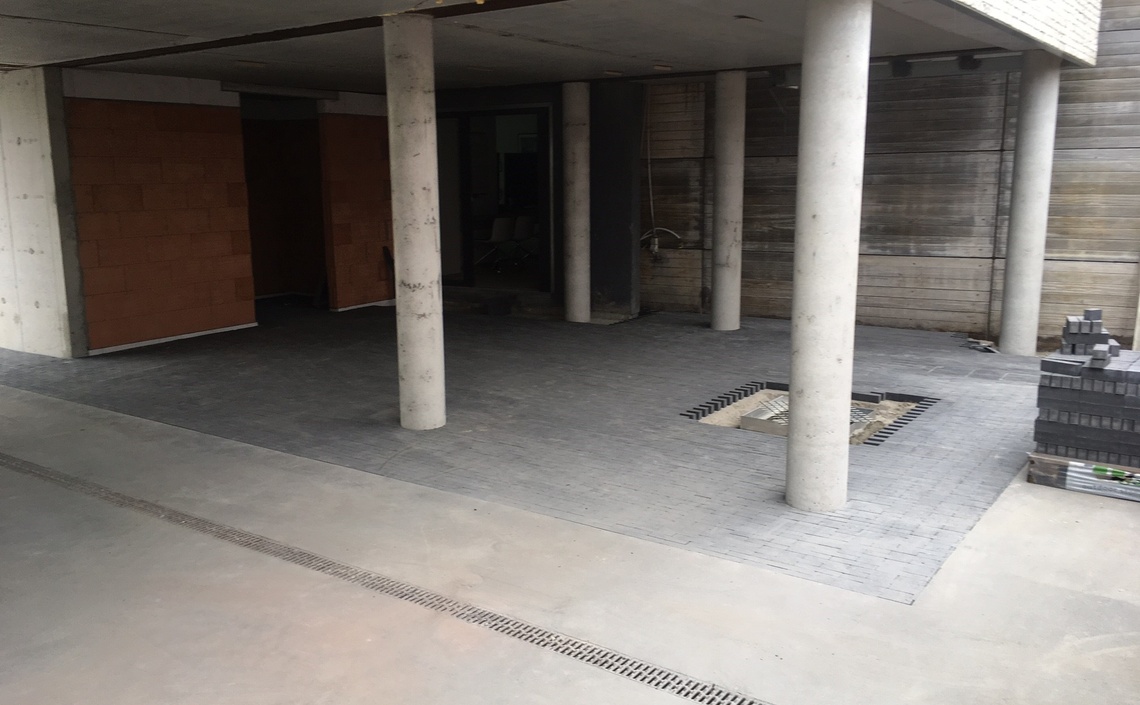 Omgevingsaanleg met betonklinkers